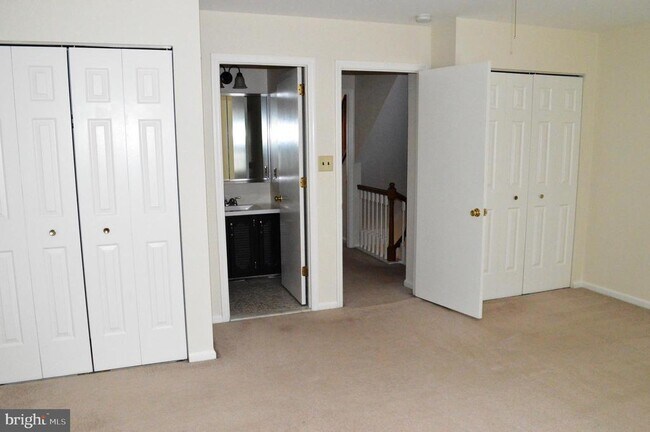 Building Photo - 422 Briar Creek Dr