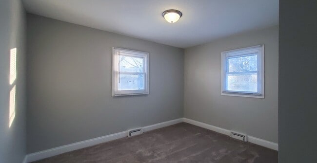 Building Photo - 923 Jasper St