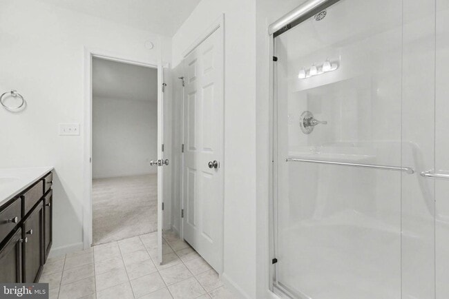 Building Photo - 7867 Oakbrook Dr