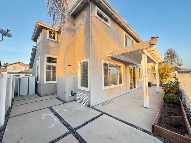 Building Photo - Immaculate 3Bd/2.5Ba Home in Foothill Ranch w/Community Pool, Water Softener and Amazing Location!
