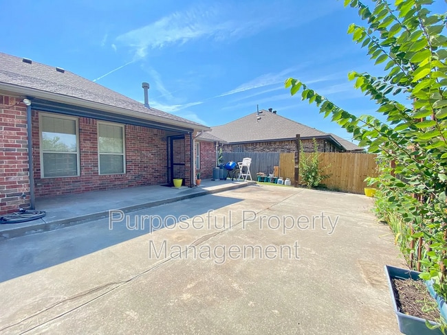 Building Photo - 2409 Austrian Pine Dr