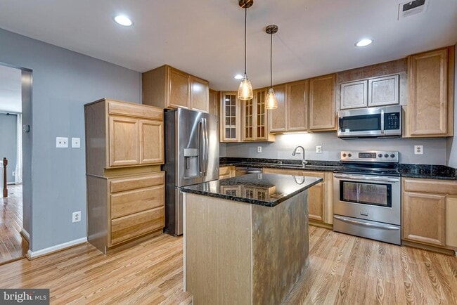 Building Photo - 8508 Blue Bird Woods Ct
