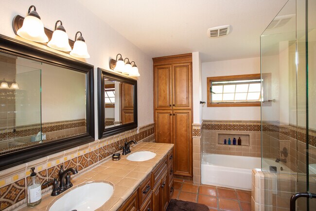 Building Photo - 387 S Cahuilla Rd
