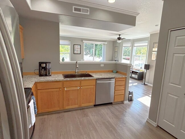 Building Photo - 13065 SW Seca Ct