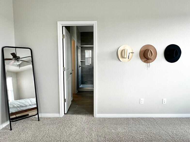 Primary Bed - 1025 Harwell Loop