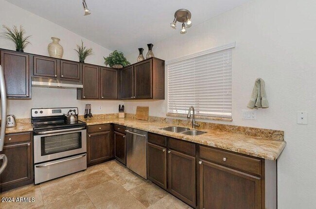 Building Photo - 3332 N Sunaire