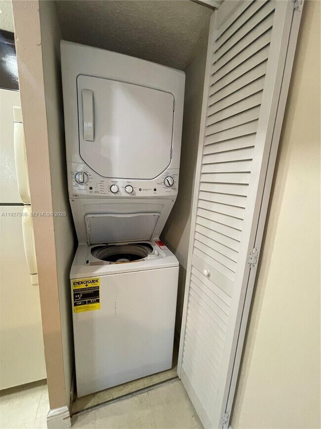 Building Photo - 5686 Rock Island Rd