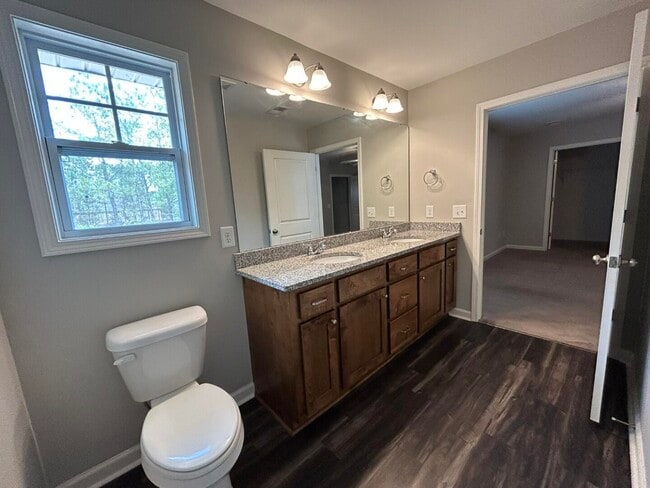 Building Photo - 610 Constitution Dr