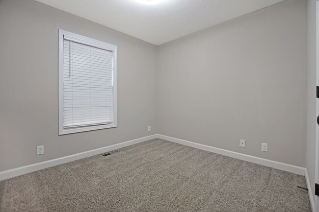 Building Photo - Pet Friendly Three Bedroom!