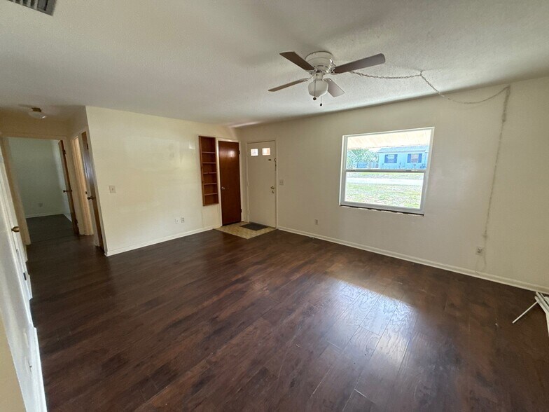 Building Photo - 2369 S Tennyson Pt