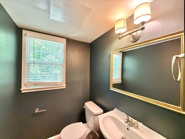 Building Photo - **OFFERING REFUNDABLE APPLICATION FEES & $150 MOVE IN PROMOTION** Terrific 3BD, 1.5BA North Ralei...