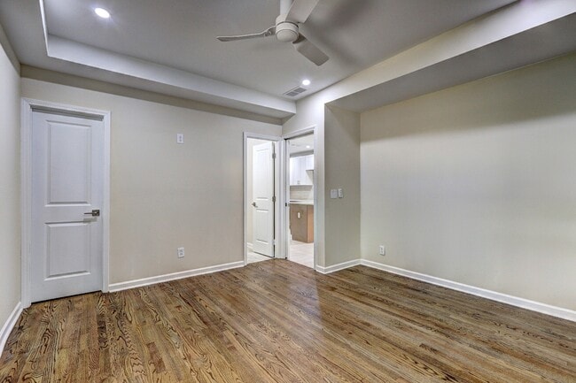 Building Photo - 810 Commodore Dr NW