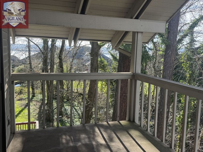 Building Photo - Amazing Furnished 4 bedroom home