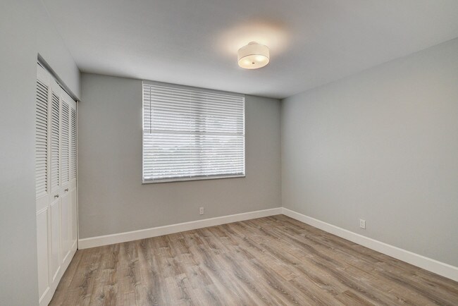 Building Photo - 14747 Cumberland Dr