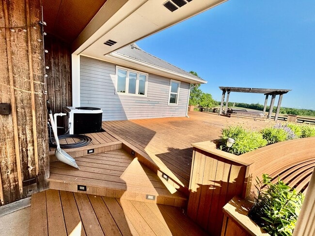 Building Photo - Escape to Luxury: Your Private Oasis on a ...