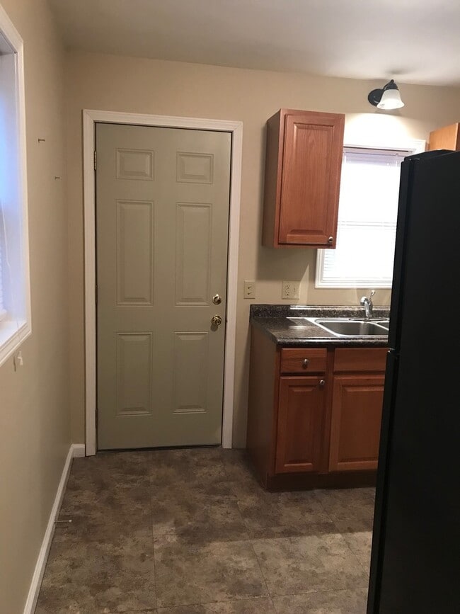 Building Photo - 1 Bedroom, 1 Bathroom House