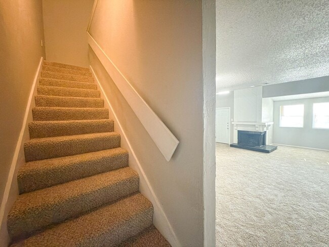 Building Photo - Two story townhouse style unit! Bedroom on second floor