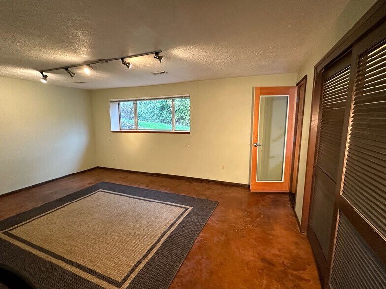 Building Photo - 8617 SW 49th Ave