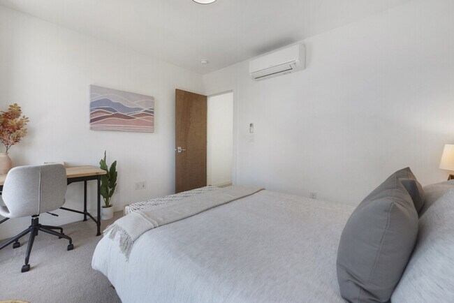 Building Photo - 1503 E Spruce St