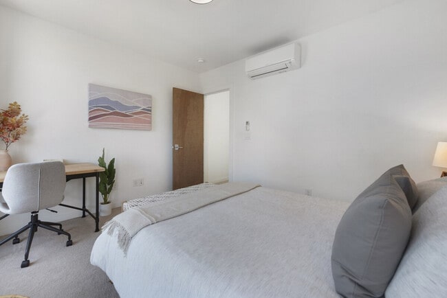 Building Photo - 1505 E Spruce St