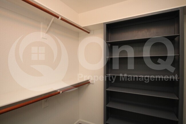 Building Photo - 545 S Ash St