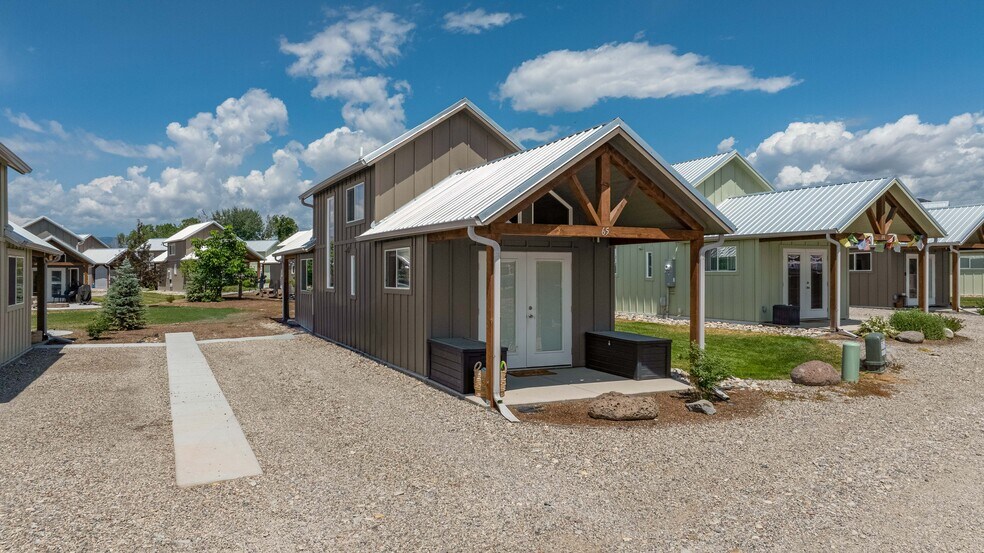 Building Photo - 329 River Frontage Rd