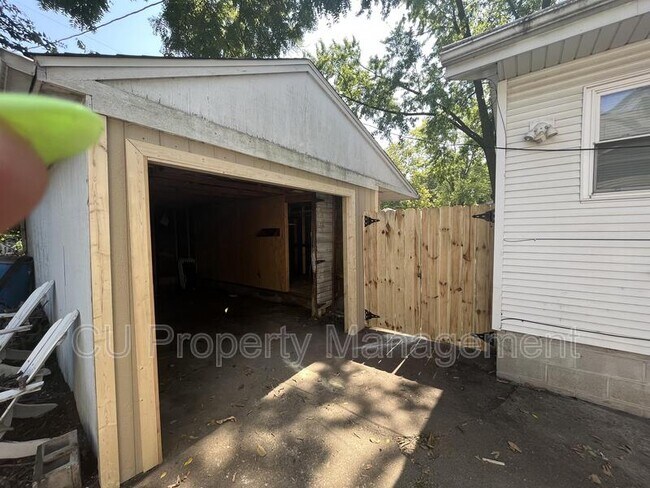 Building Photo - 508 N Fair St