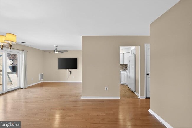 Building Photo - 215 Haddonfield Cmns