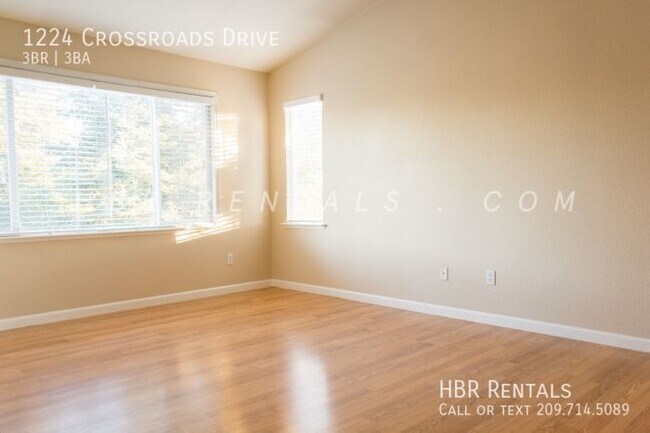 Building Photo - 1224 Crossroads Dr