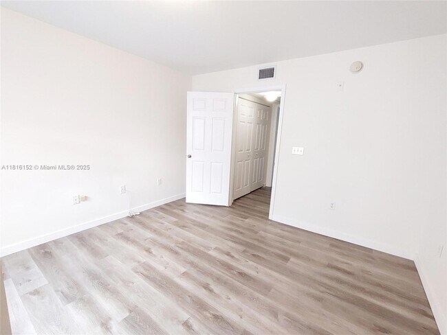 Building Photo - 711 SW 111th Way