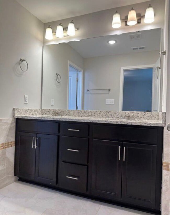 Building Photo - 705 Georgetown Cir