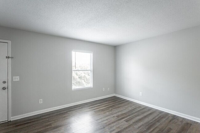 Building Photo - 4405 Delashmitt Rd