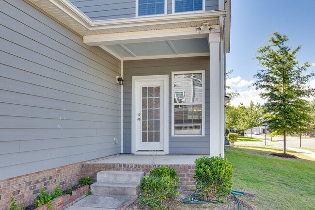 Building Photo - Beautiful 4-bed, 3.5 bath with Primary on the main level in Cameron Creek of Fabulous Fort Mill!