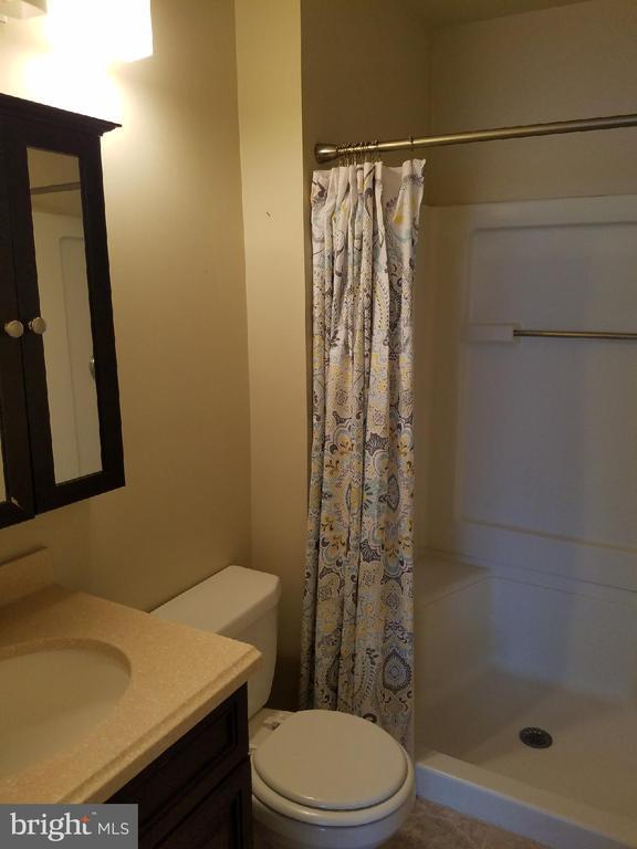 Building Photo - 9377 Scarlet Oak Dr