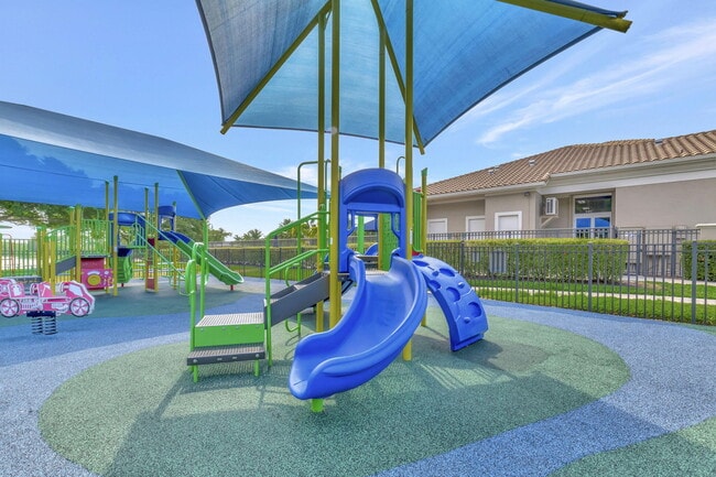 Building Photo - 12372 Cascades Pointe Dr