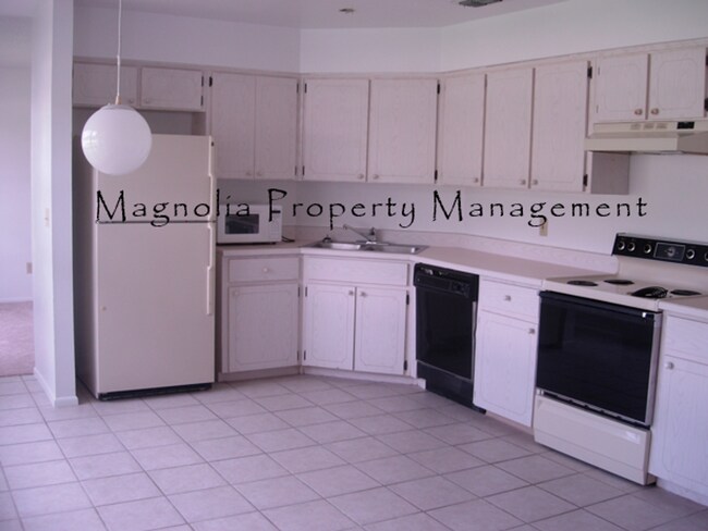 Building Photo - 7729 Indian Ridge Trail N