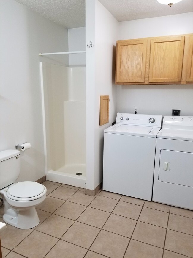 Building Photo - Single Level Energy Efficient 2+ Bedroom H...