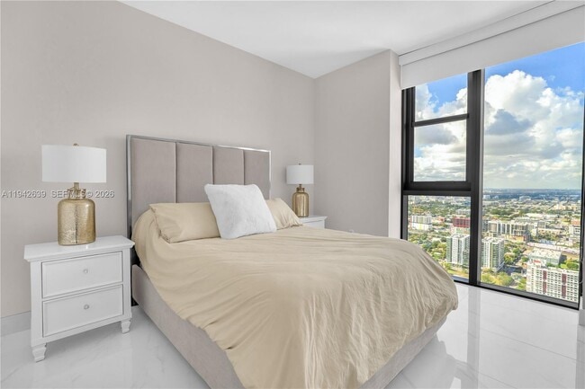 Building Photo - 700 NE 24th St