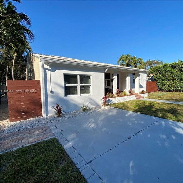 Building Photo - 951 NE 116th St