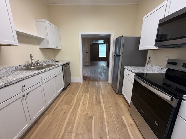 Building Photo - Classic Hardwood Floors, Fenced Yard & 2-Car Garage