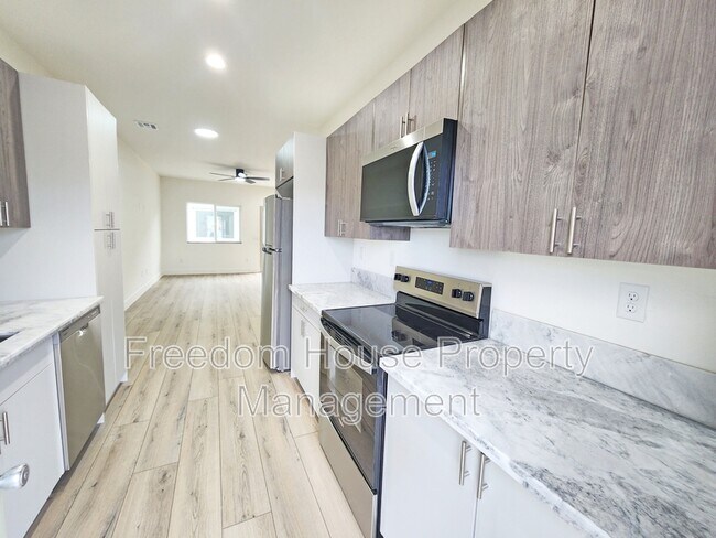 Building Photo - 1340 Arrowhead St