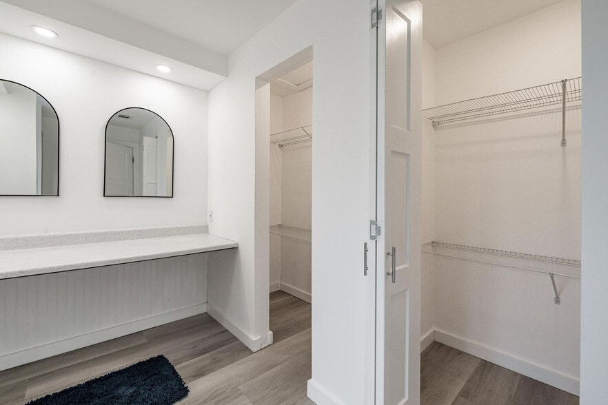 Building Photo - 809 SW 14th Ct