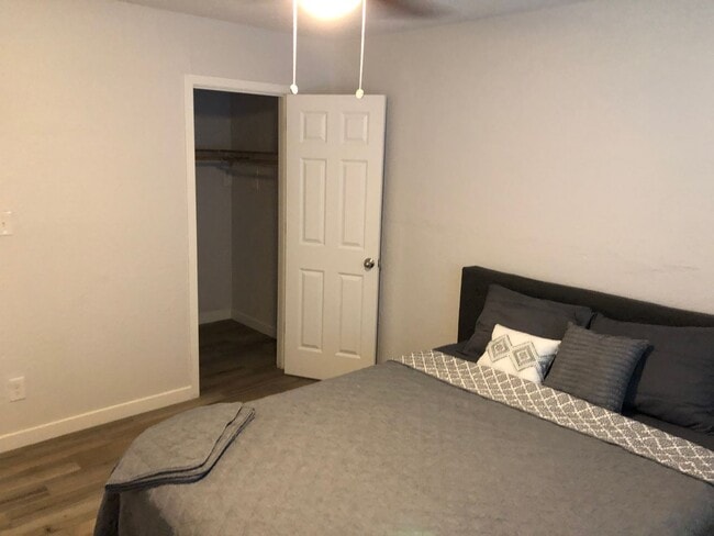 Building Photo - 2912 E Roeser Rd