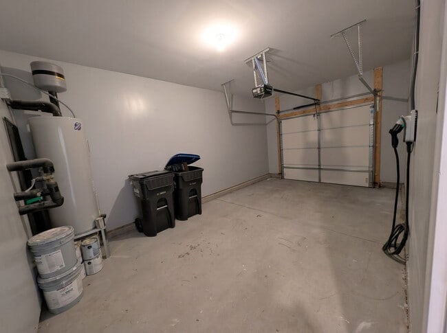 Building Photo - Modern Corner Lot Townhome located in the Ivy Ridge Community in South Carolina !