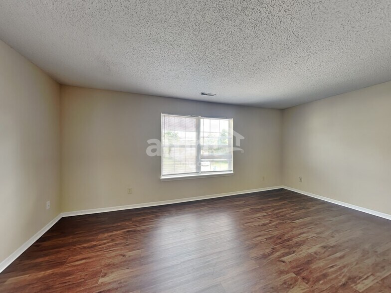 Building Photo - 7650 Scatter Woods Ln