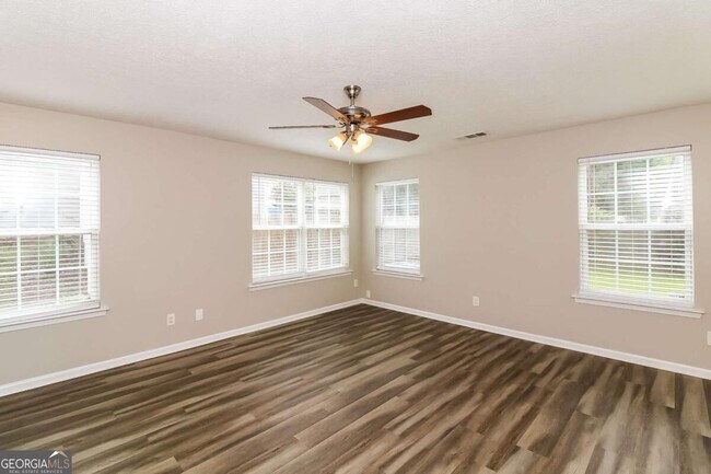 Building Photo - 127 Silver Fox Trail