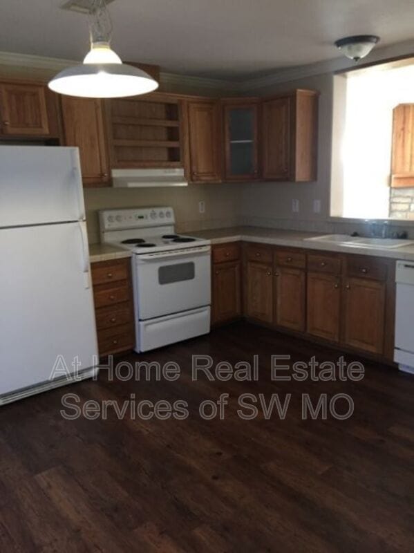 Building Photo - 503 W Warren Ave