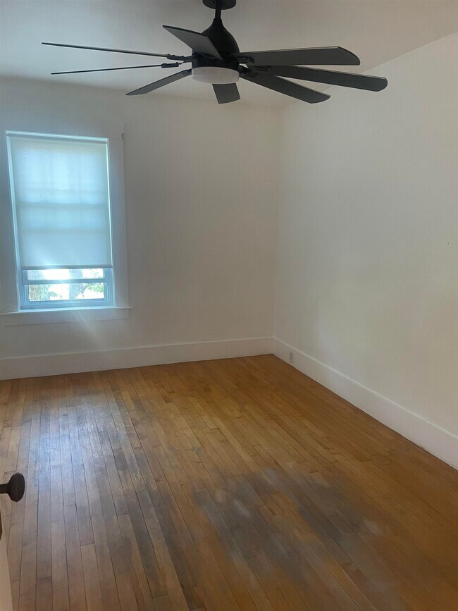 Building Photo - 30 Baker St