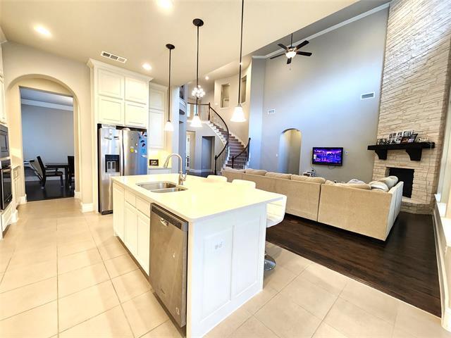 Building Photo - 7163 Split Rein Rd