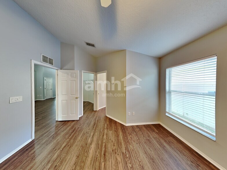 Building Photo - 2328 Hickory Pine St